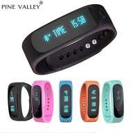 Bluetooth Sync Smart Bracelet Sports Fitness Tracker Smart Wristband Water Resistant Tracker Bracelet Sleep Monitoring Anti-lost Smart Watch (Black)